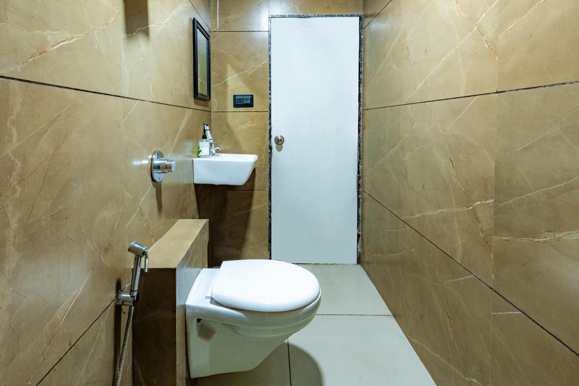 Treebo City Center Sakardarā Dış mekan fotoğraf